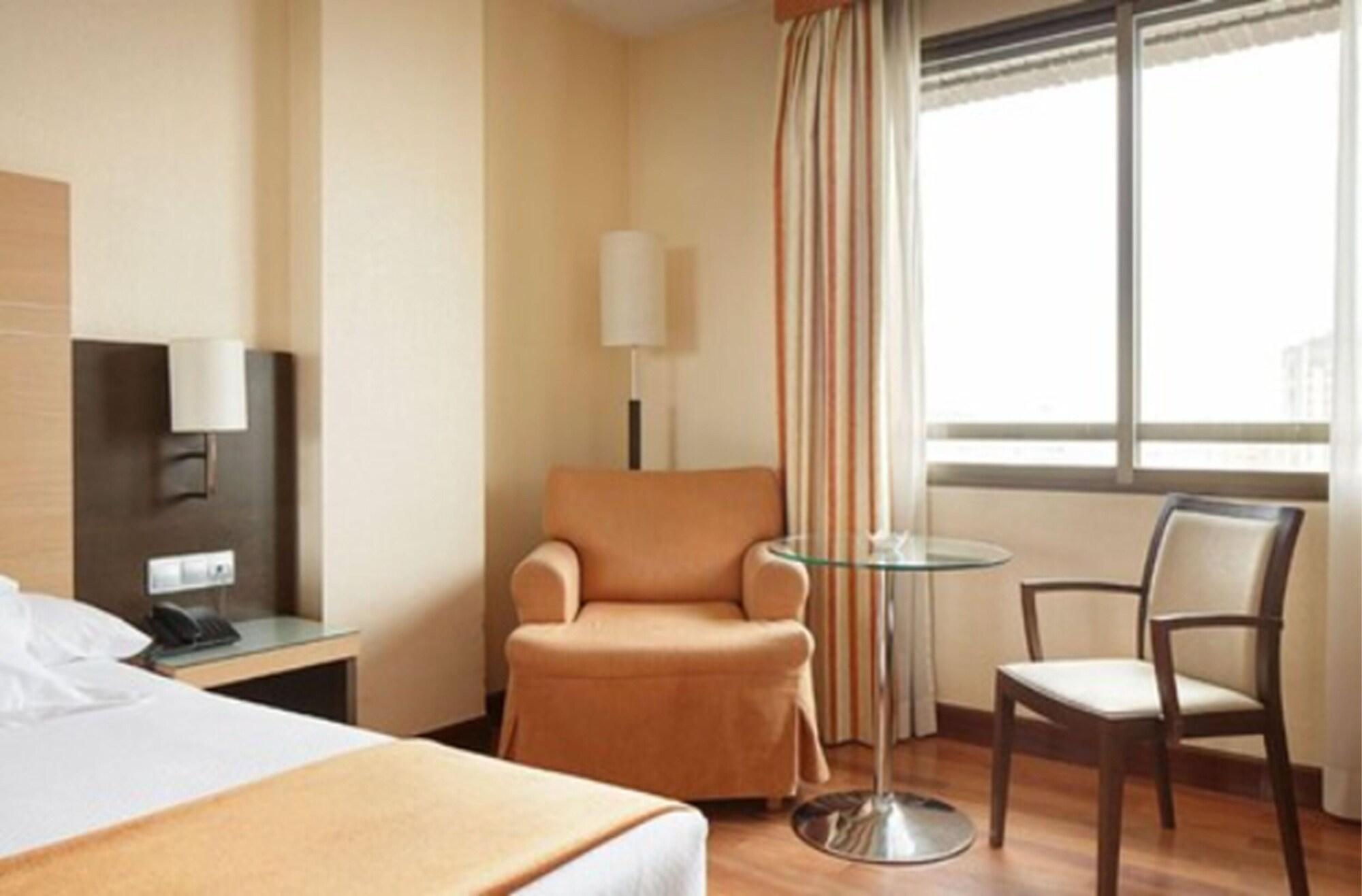 Hotel Blanca De Navarra Pamplona Bagian luar foto