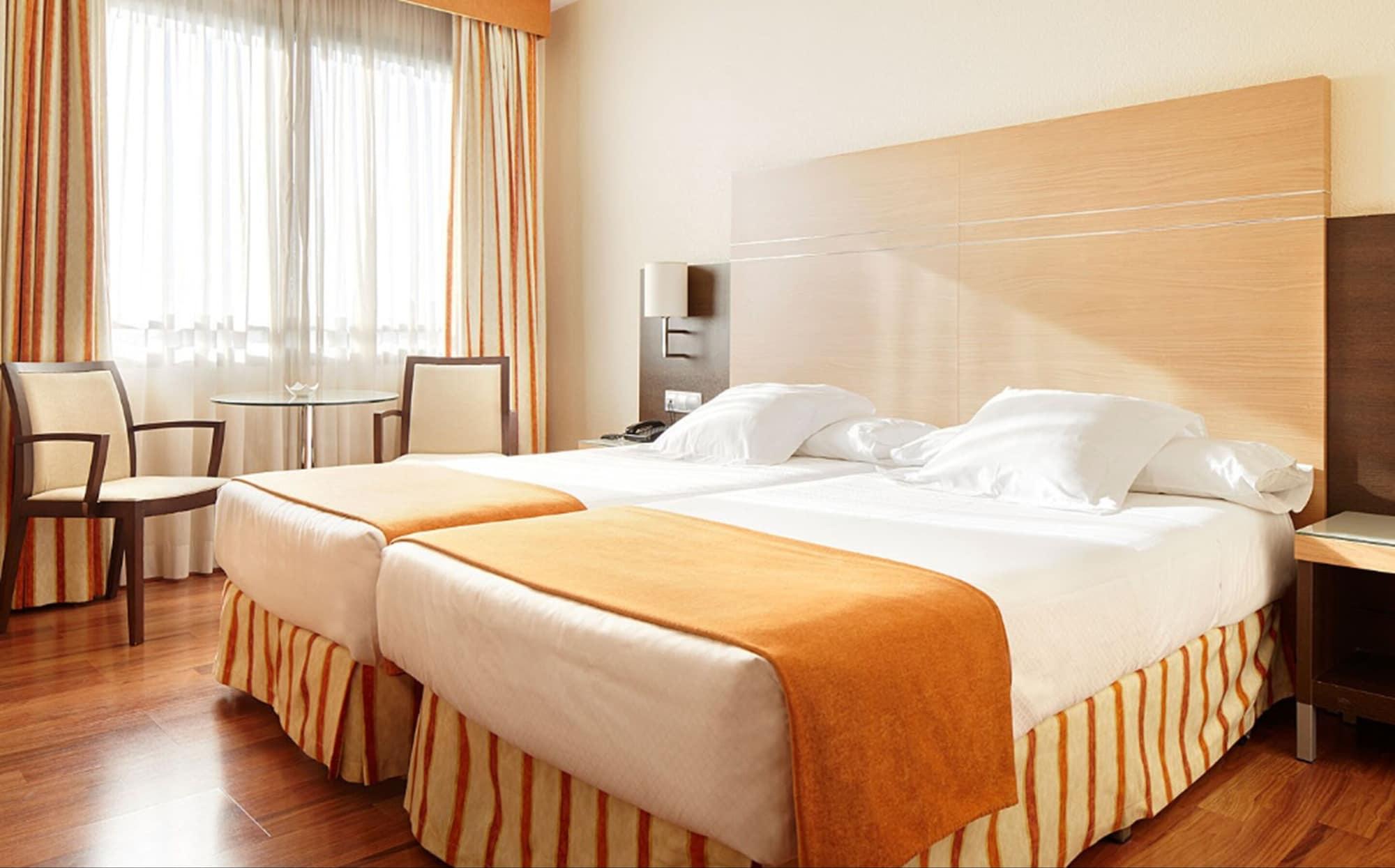 Hotel Blanca De Navarra Pamplona Bagian luar foto