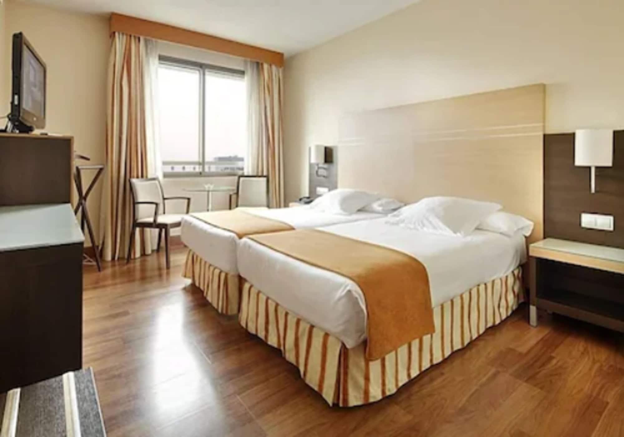 Hotel Blanca De Navarra Pamplona Bagian luar foto