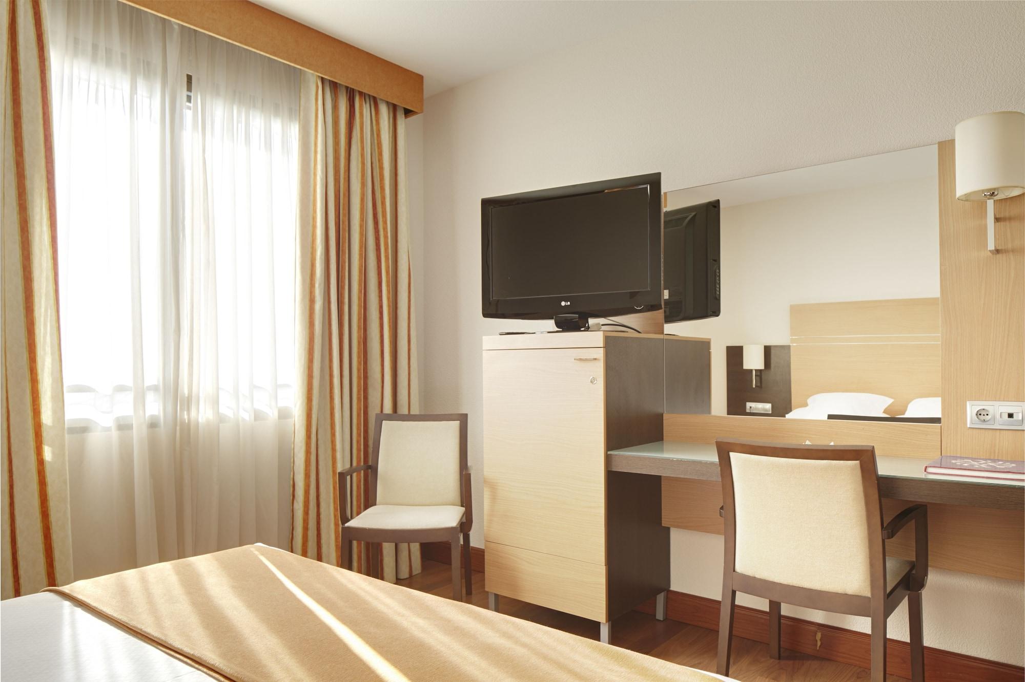 Hotel Blanca De Navarra Pamplona Bagian luar foto