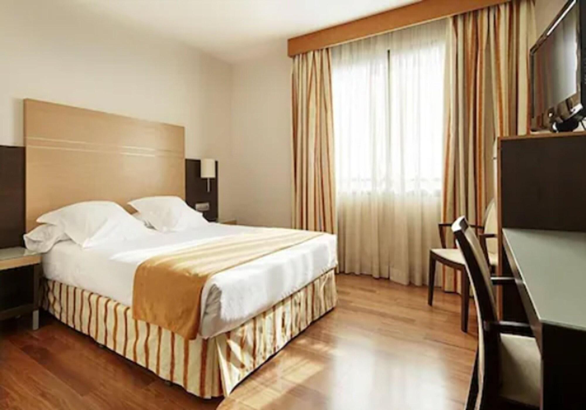 Hotel Blanca De Navarra Pamplona Bagian luar foto