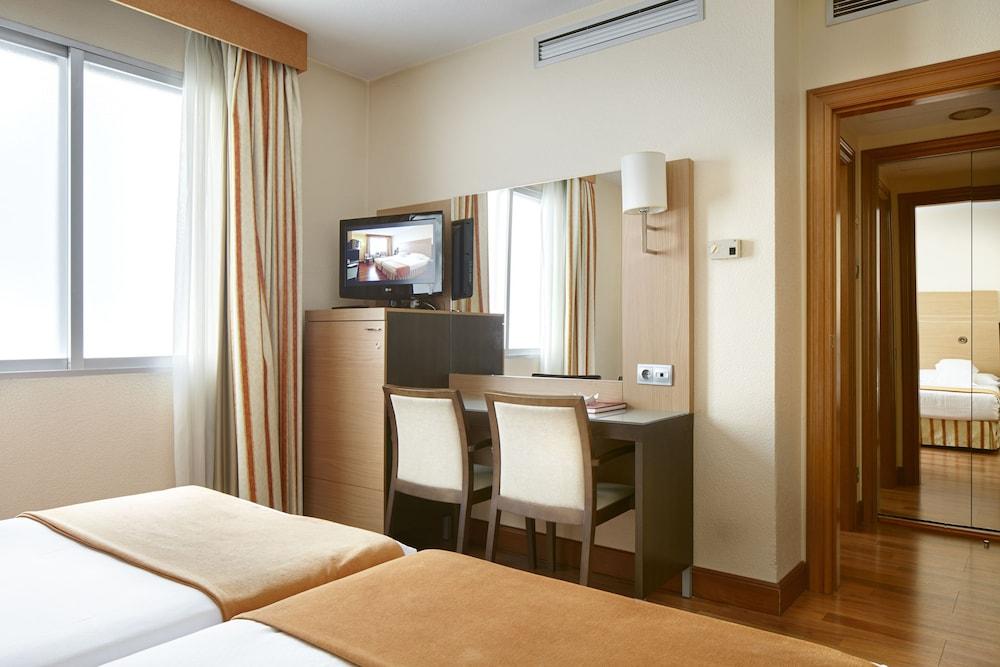 Hotel Blanca De Navarra Pamplona Bagian luar foto