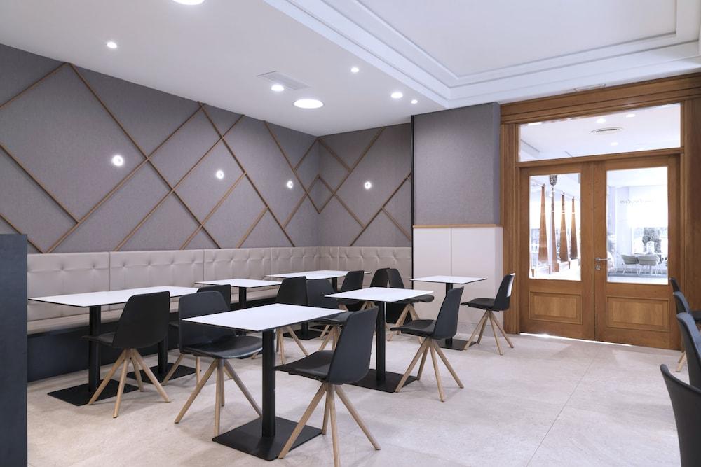 Hotel Blanca De Navarra Pamplona Bagian luar foto