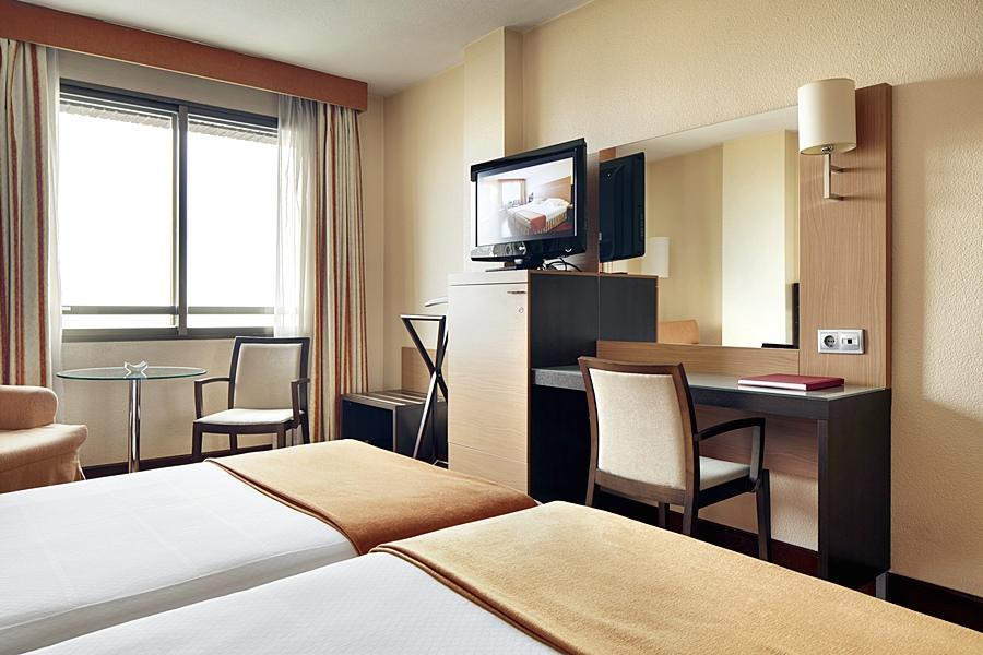 Hotel Blanca De Navarra Pamplona Bagian luar foto