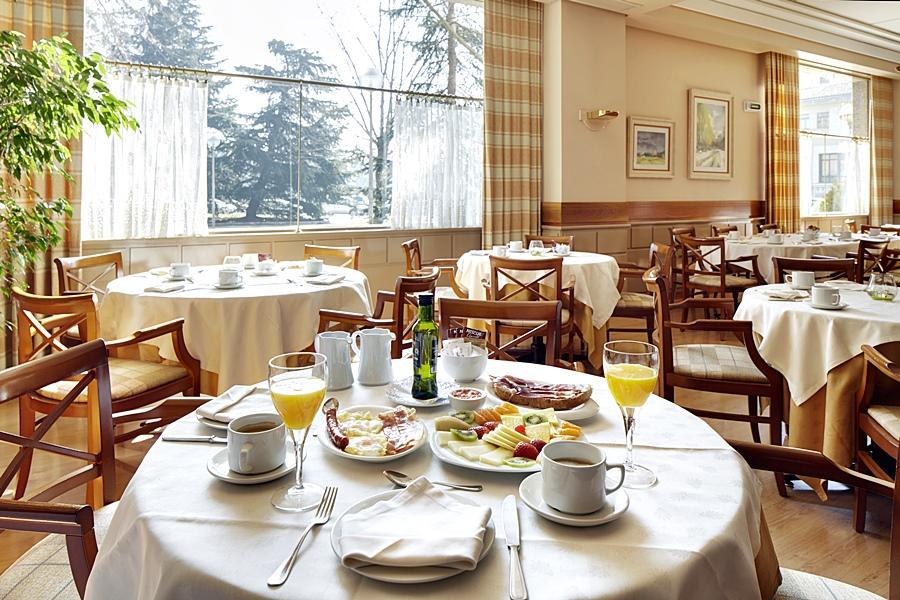 Hotel Blanca De Navarra Pamplona Bagian luar foto