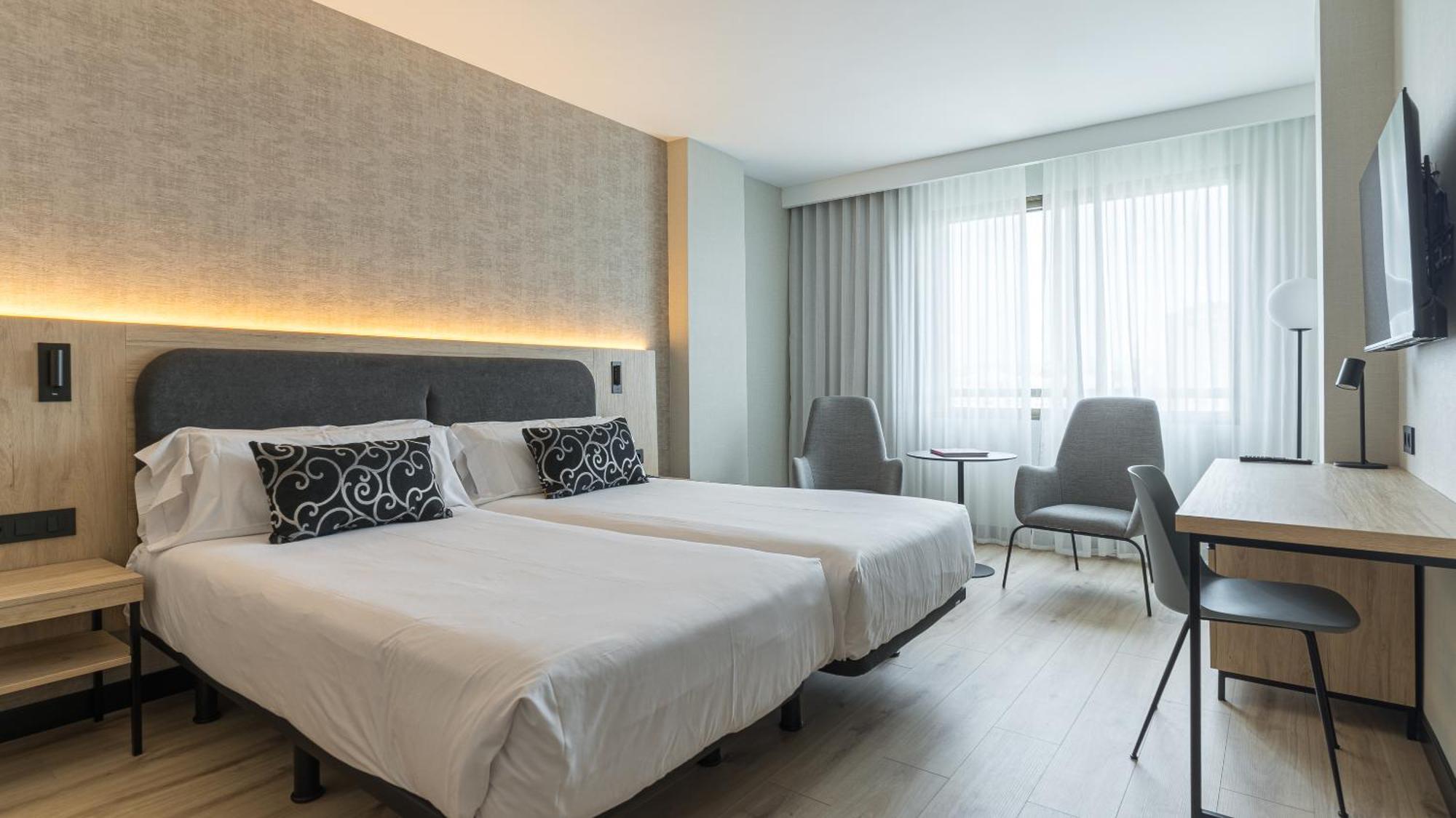 Hotel Blanca De Navarra Pamplona Bagian luar foto