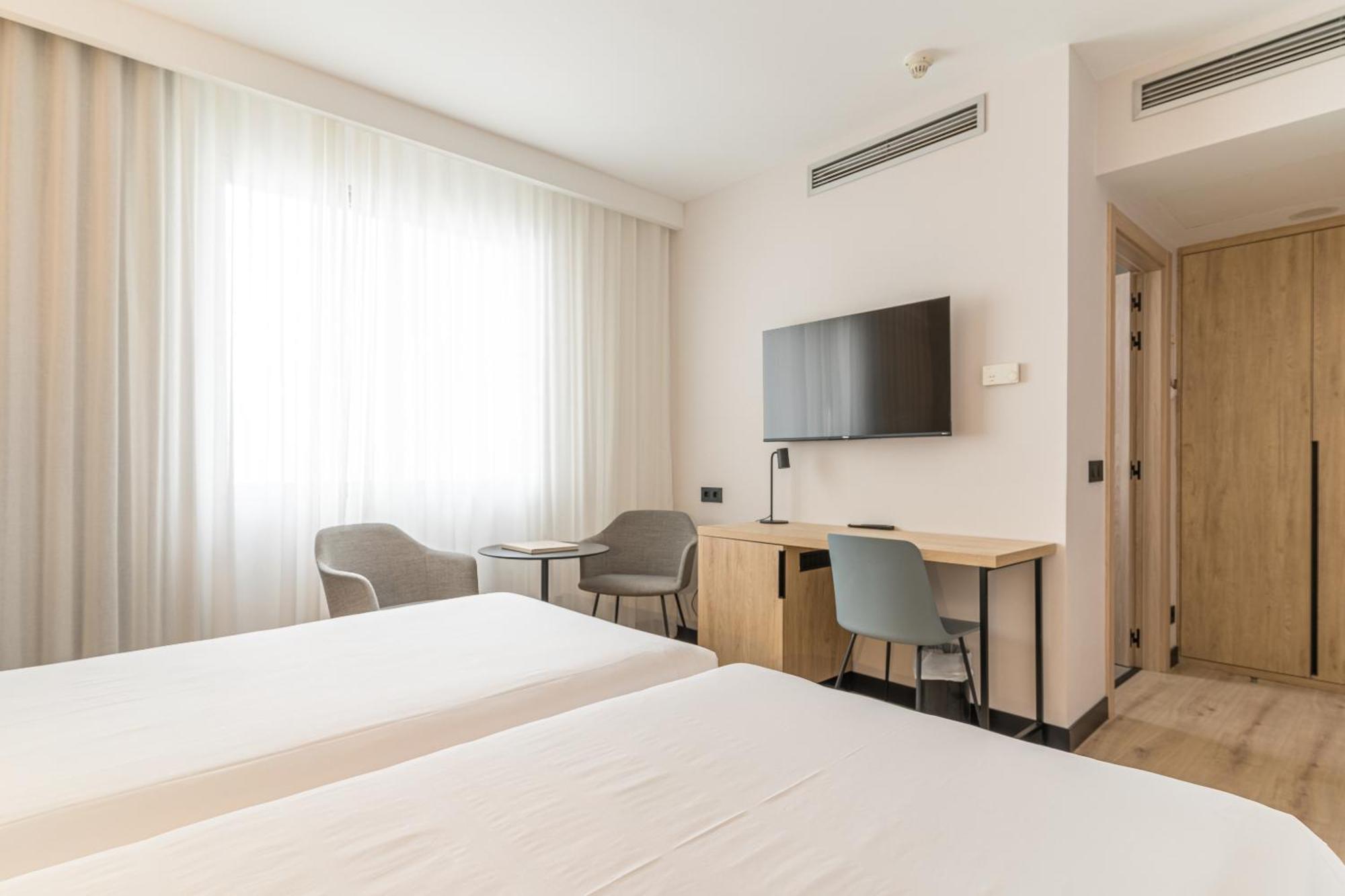 Hotel Blanca De Navarra Pamplona Bagian luar foto
