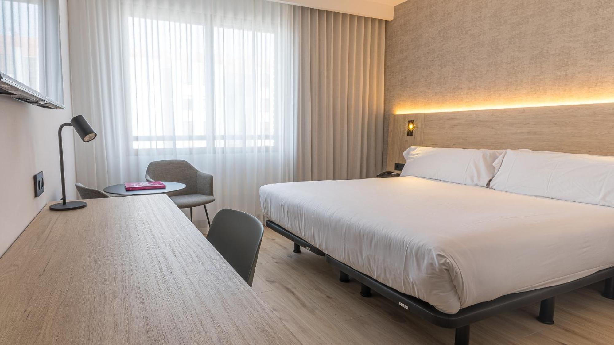 Hotel Blanca De Navarra Pamplona Bagian luar foto