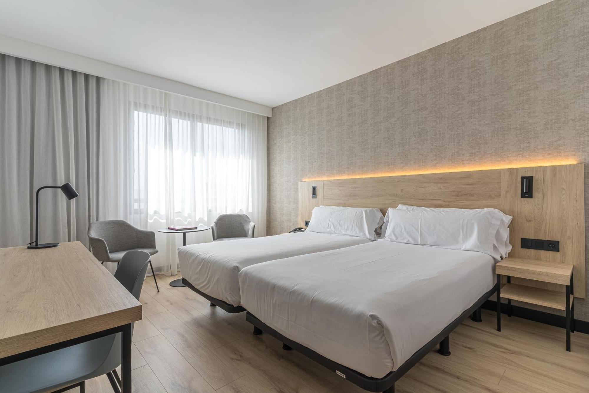 Hotel Blanca De Navarra Pamplona Bagian luar foto