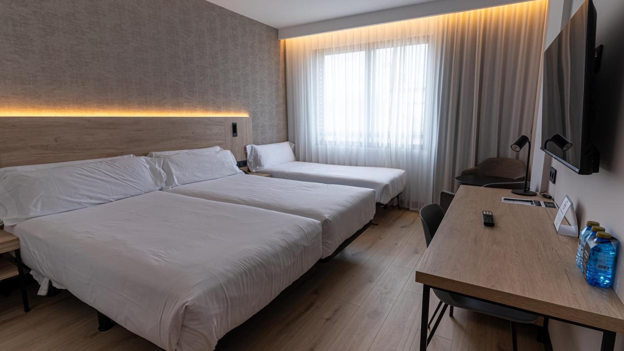 Hotel Blanca De Navarra Pamplona Bagian luar foto