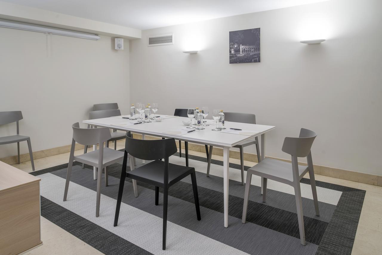 Hotel Blanca De Navarra Pamplona Bagian luar foto